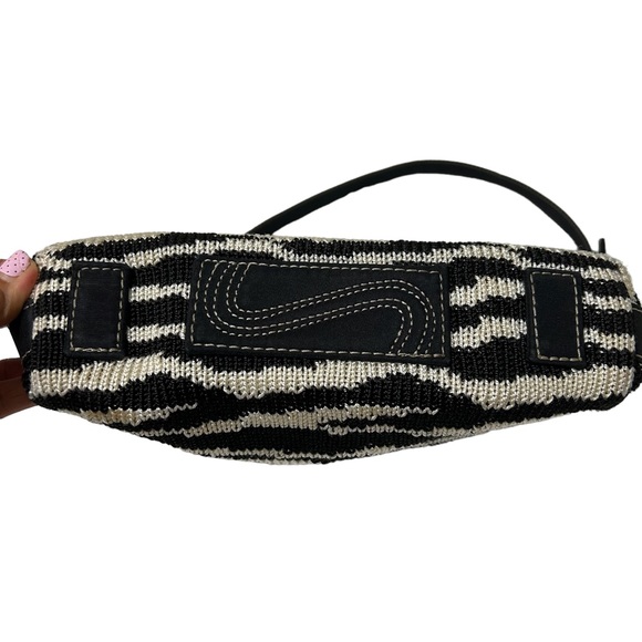 The SAK Shoulder Bag Purse Knitted Adjustable Straps Zip Top Cream Black - Picture 4 of 13